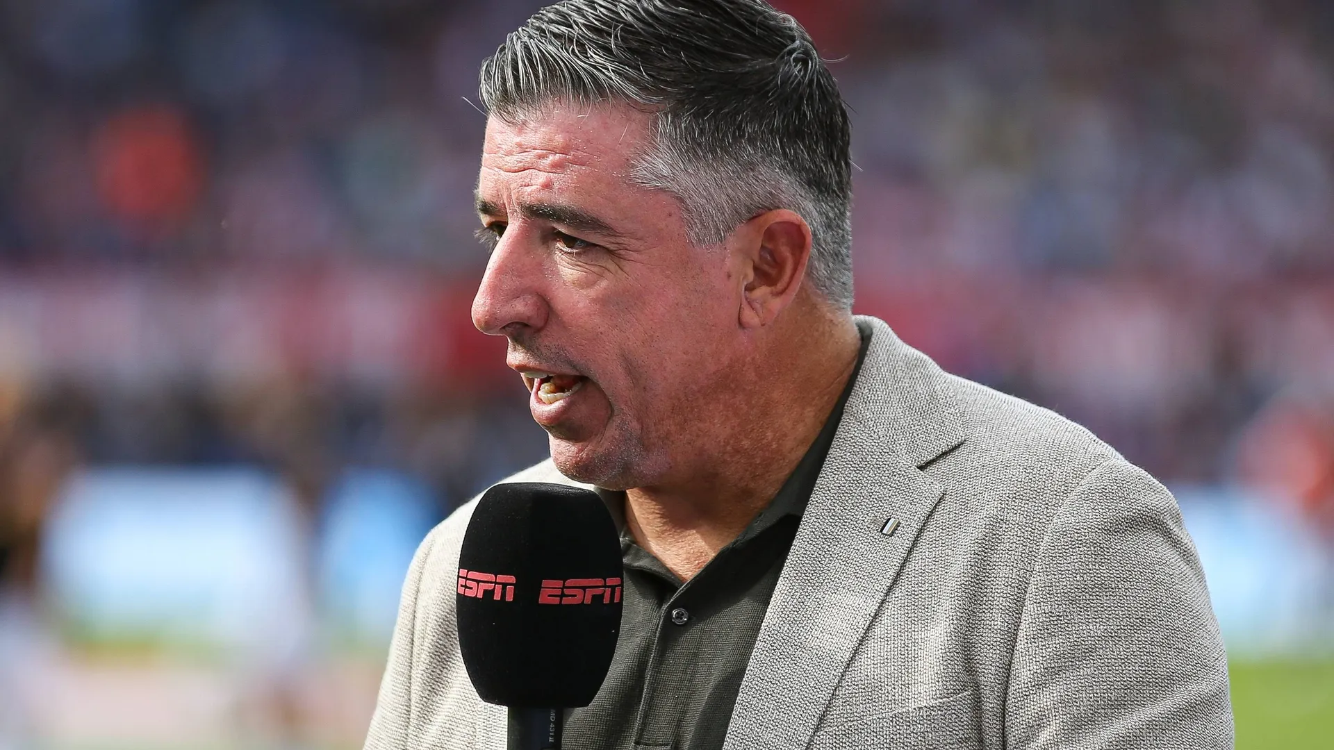 Leyenda del Feyenoord lo tiene claro con Santiago Giménez: "Se irá en invierno"