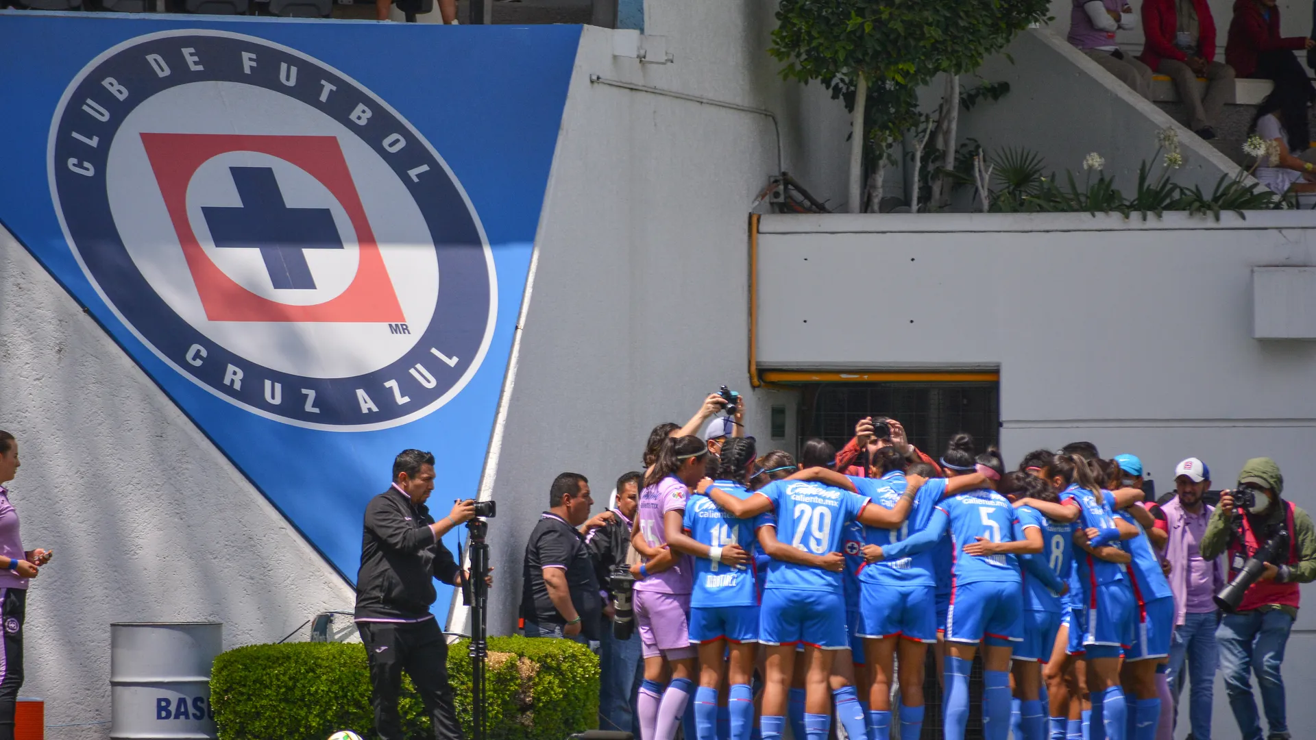 Femenil: Jugadora de Cruz Azul informa el incendio de su departamento y se desata la polémica