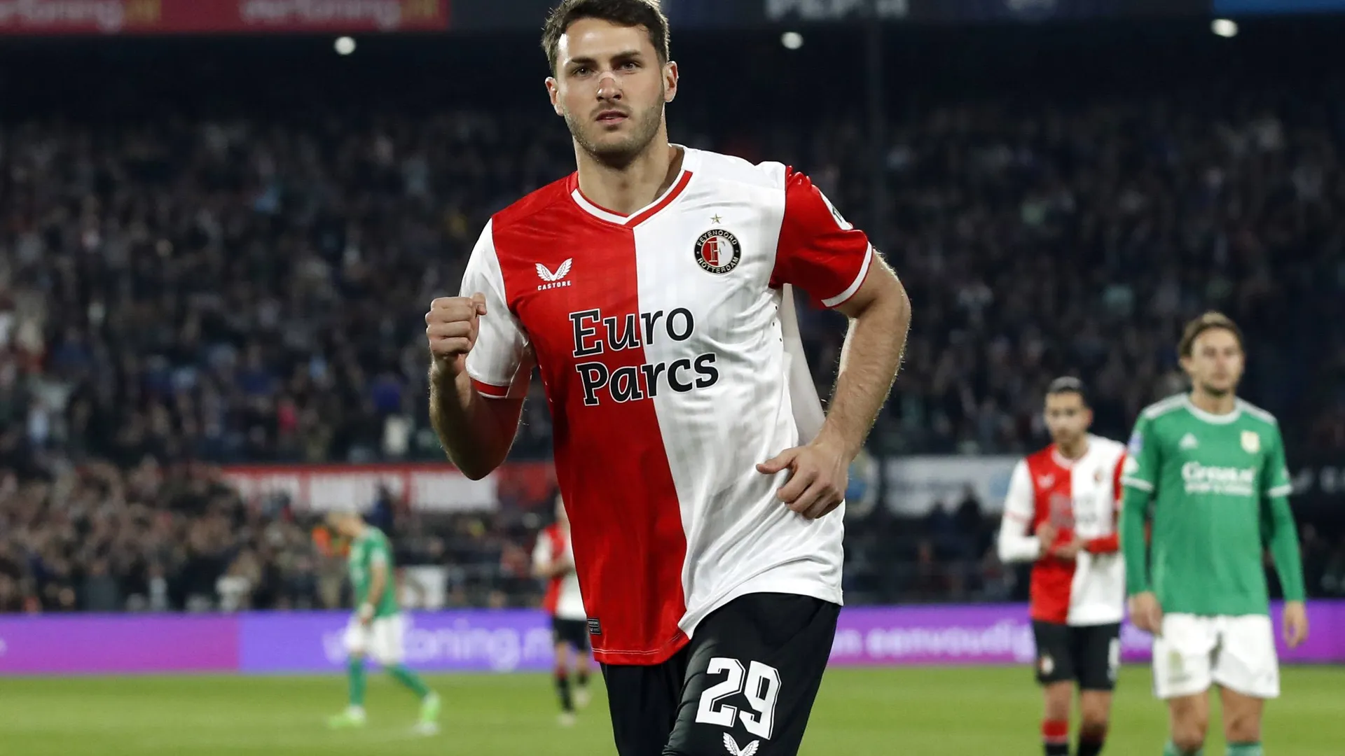 ¿Dónde y cómo ver el debut de Santi Giménez en la Champions League 2024/25?