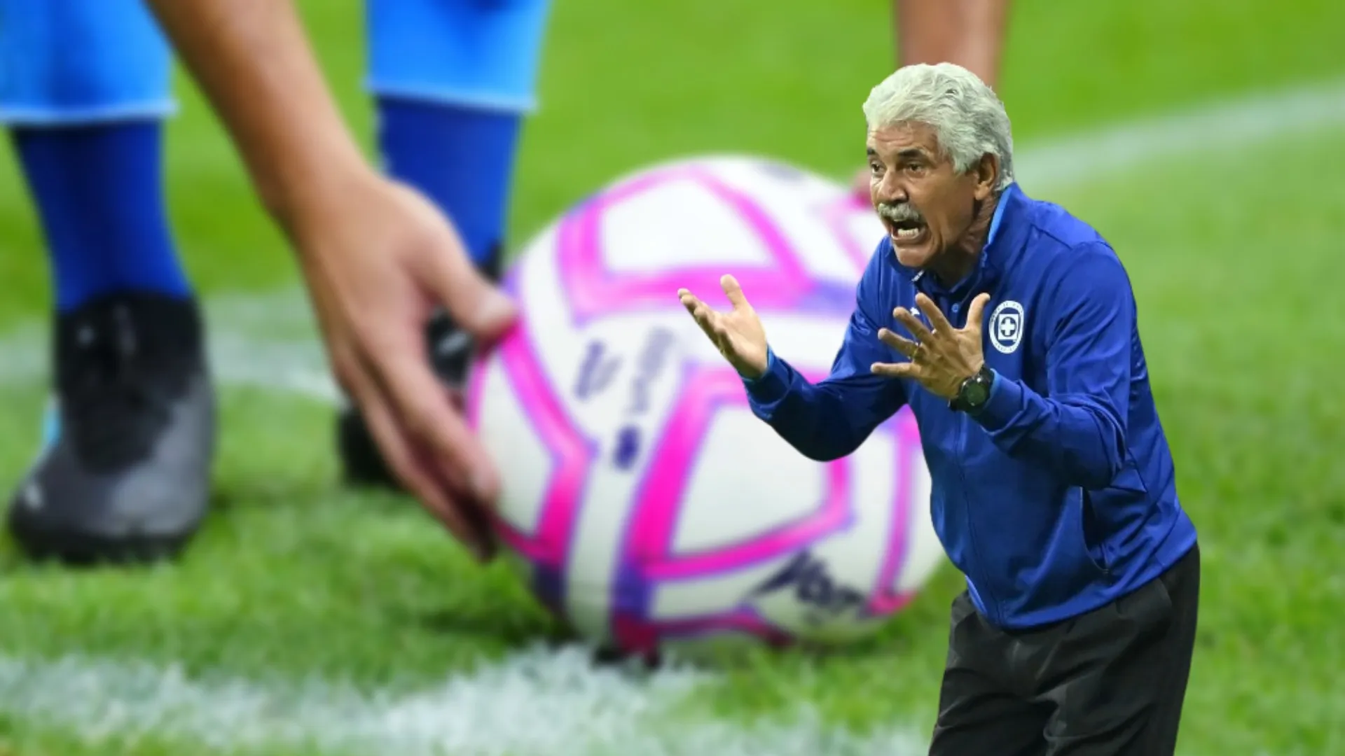 Se frena una de las salidas que tendría Cruz Azul… “Se complicó el traspaso”