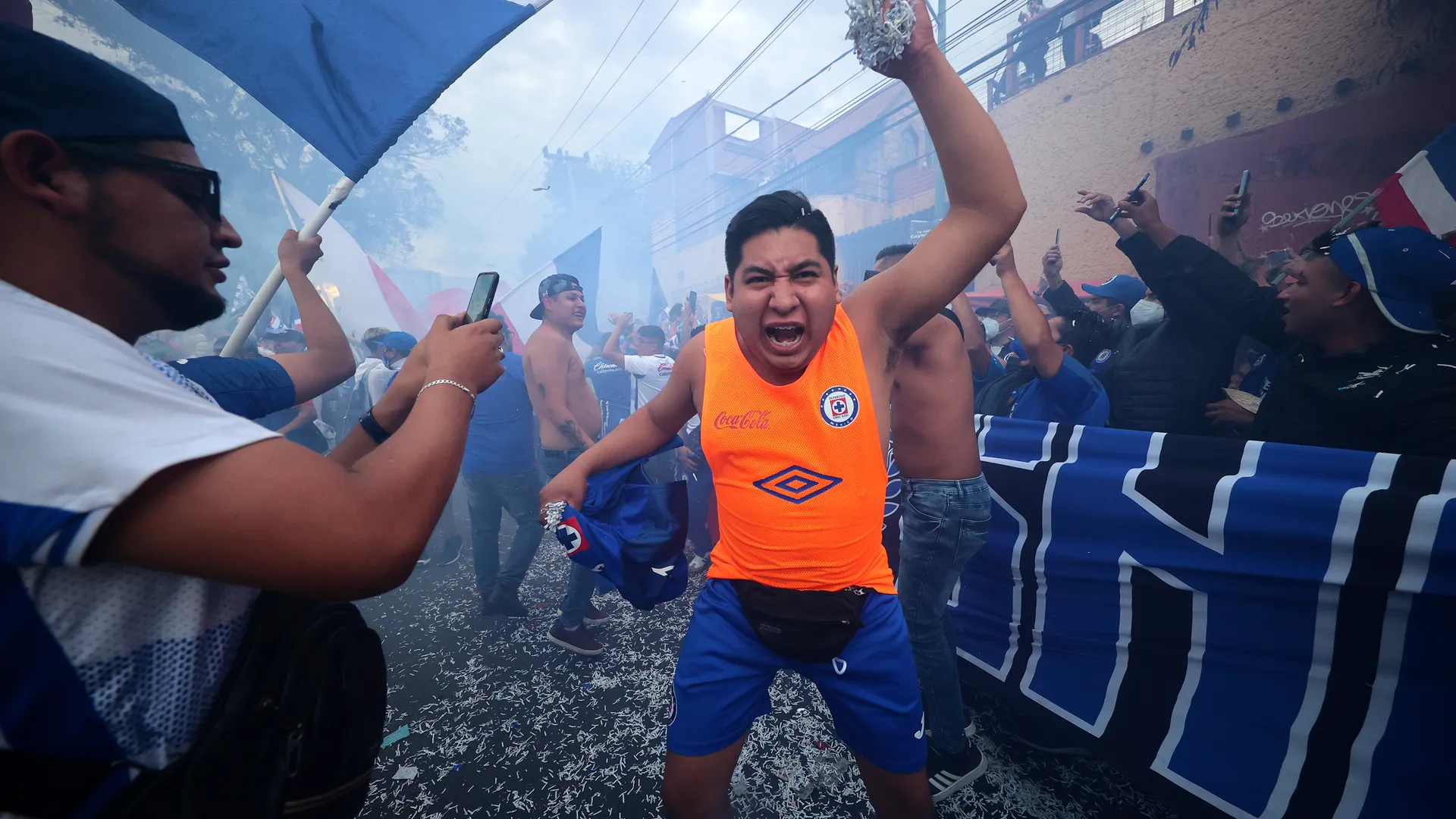 "Nos regresan a ese estadio horrible": Afición de Cruz Azul explota por la vuelta al Azteca