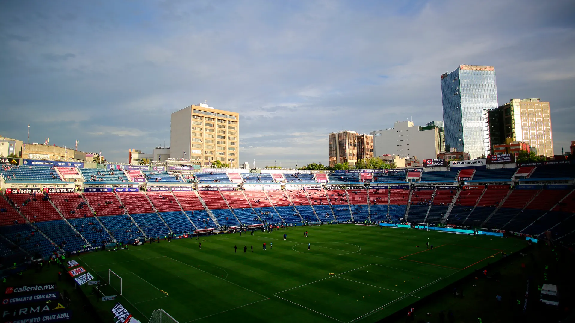 ¿Para qué año prometió Víctor Velázquez el nuevo estadio para Cruz Azul?