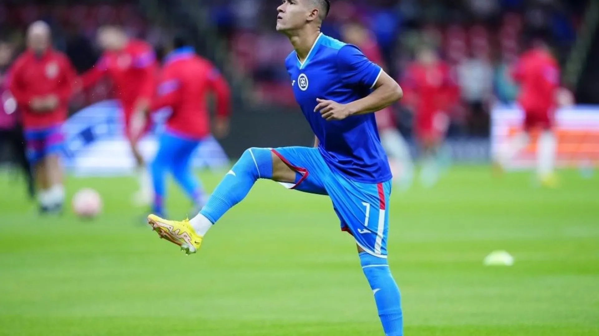 Uriel Antuna pide entrenar diferenciado para no lesionarse y no poner en riesgo su salida
