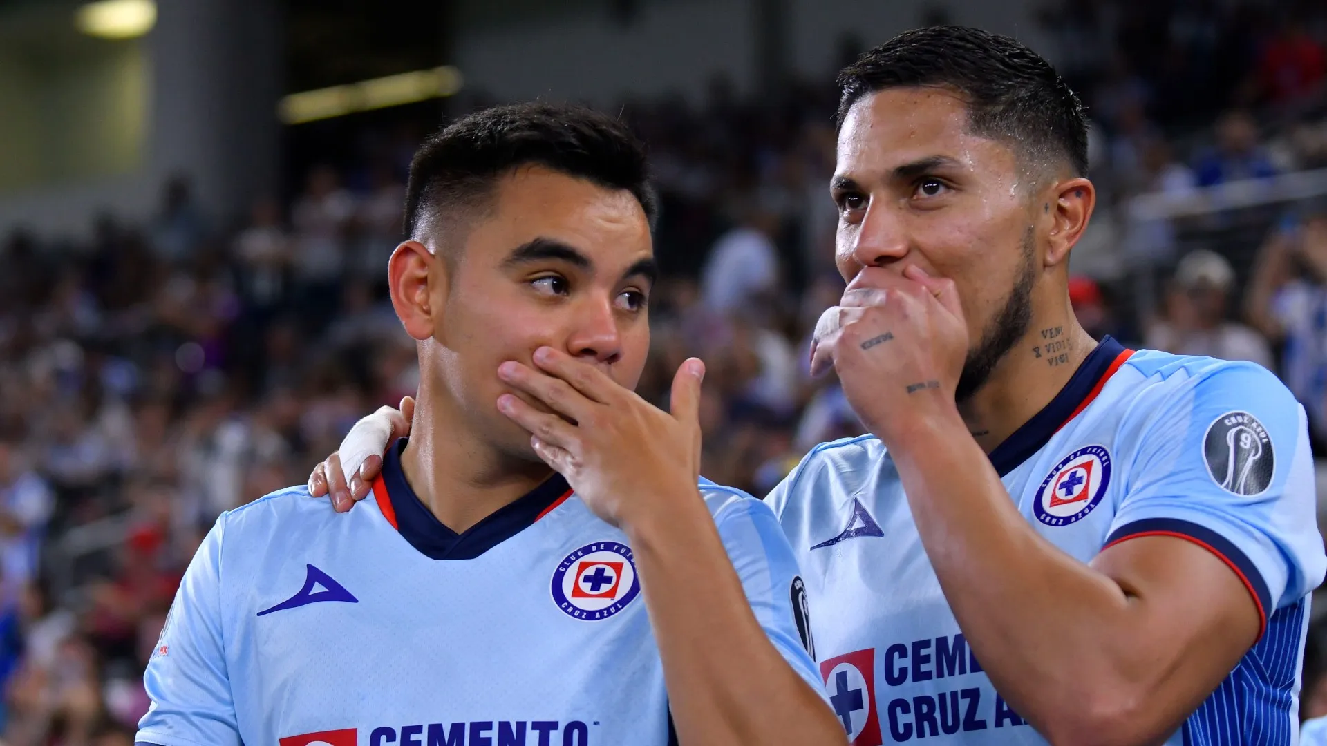 Cruz Azul: Carlos Salcedo sale lesionado, ¡terribles noticias!