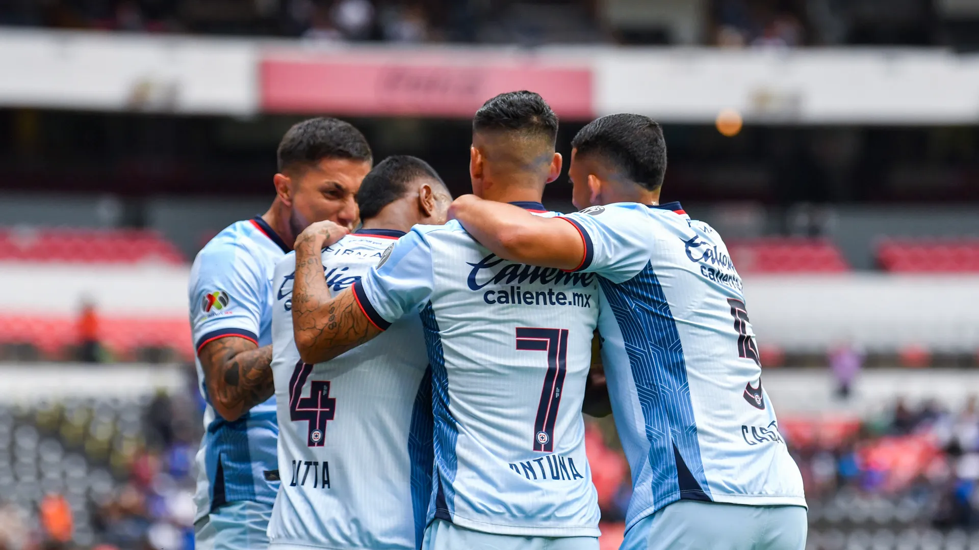 Cruz Azul se prepara para enfrentar a Querétaro.