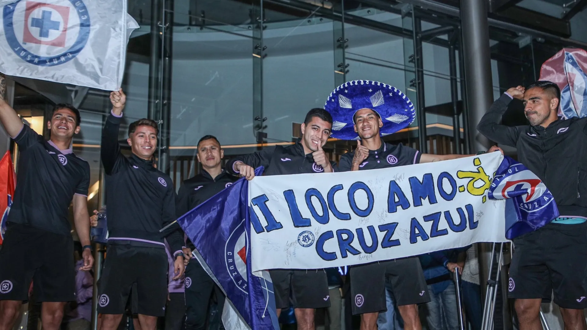 Polémica actitud del Cata Domínguez durante la serenata celeste