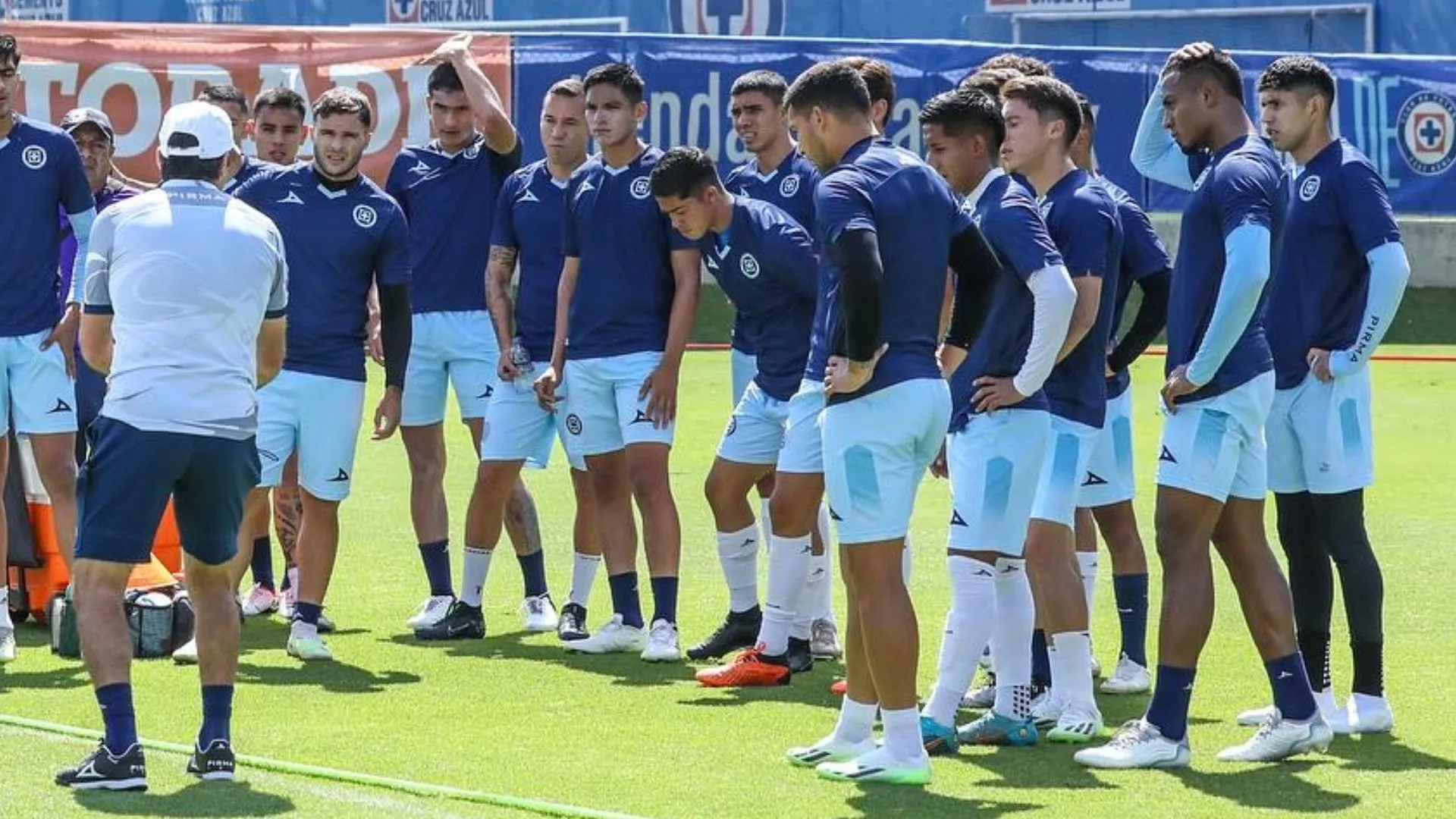 Joaquín Moreno hará ajustes radicales en la alineación de Cruz Azul