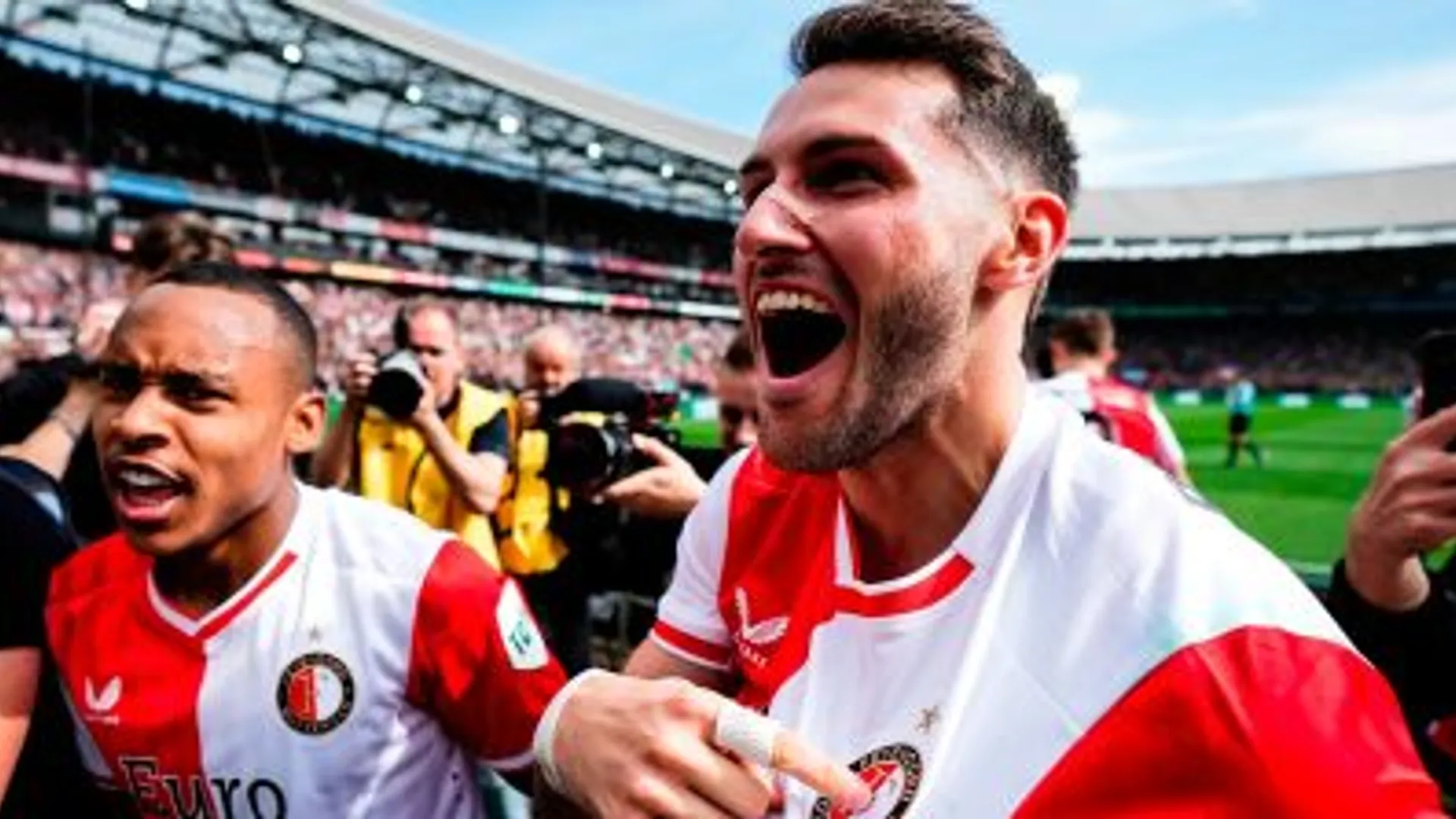 Santiago Giménez: los 3 títulos que pelea con el Feyenoord en Europa