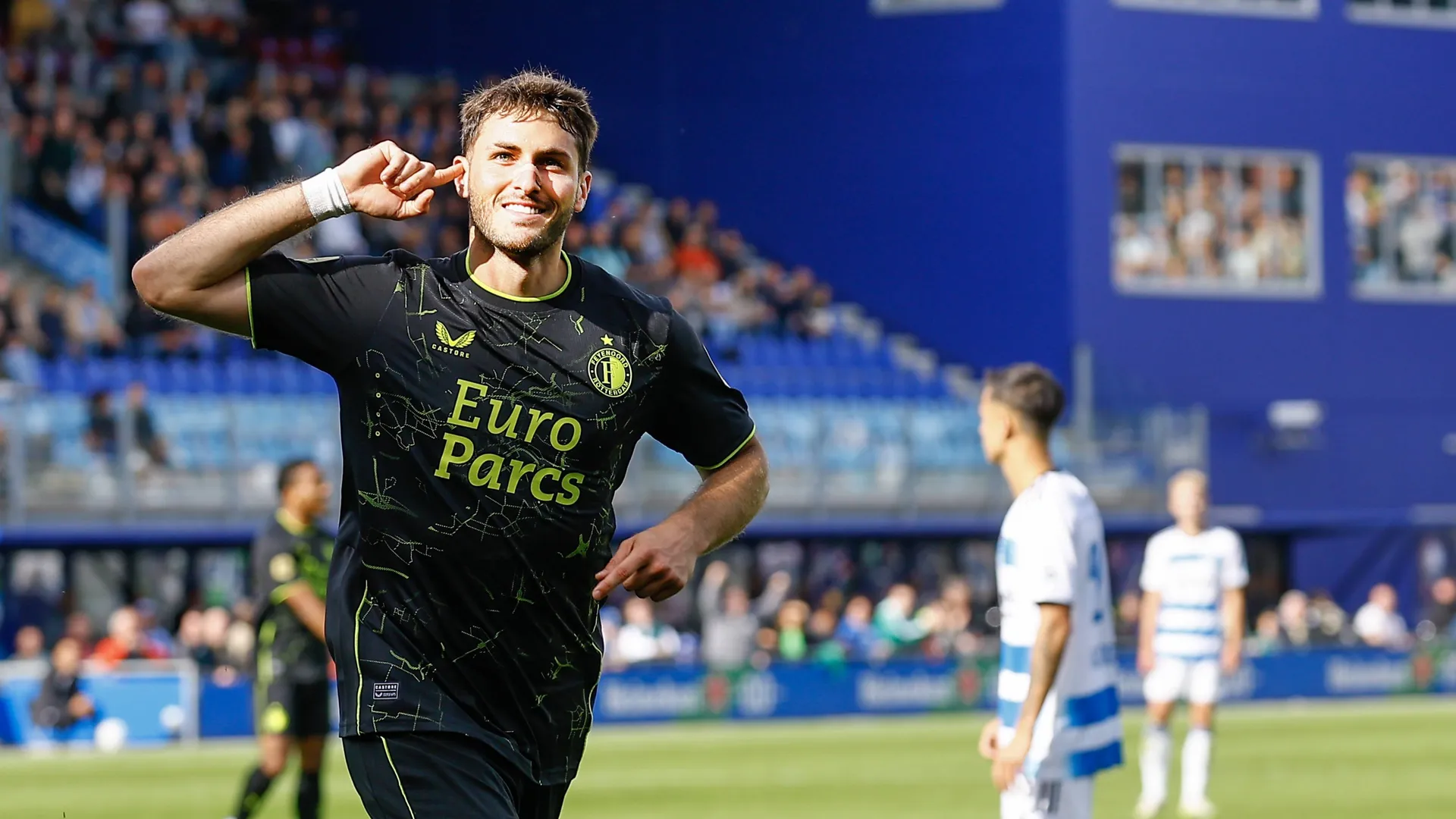 Santiago Giménez suma 12 goles en la Eredivisie