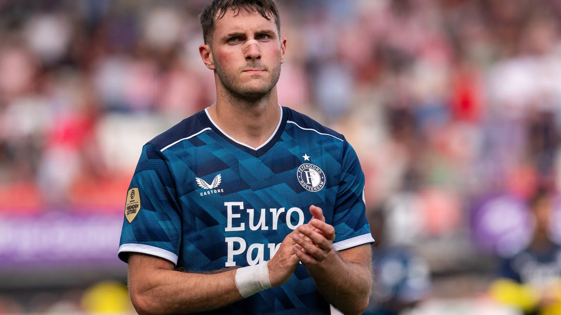 Santiago Giménez saldría del Feyenoord por una alta cifra