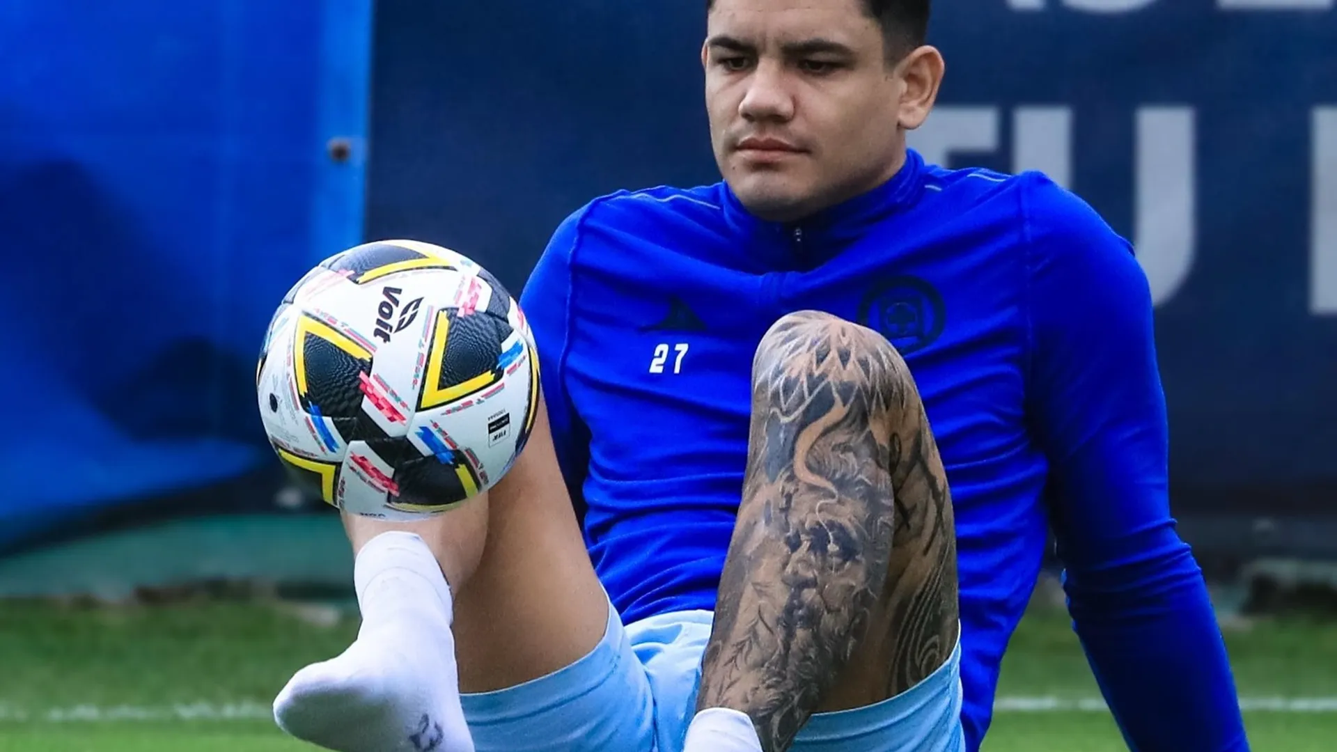 La verdad detrás de la foto del Toro Fernández que publicó Cruz Azul: ¿ya está listo para jugar?