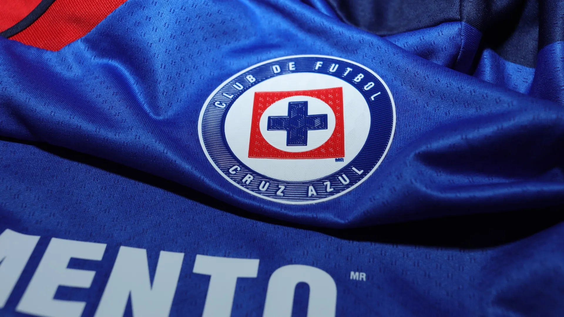 Dos equipos argentinos se lanzan por un jugador de Cruz Azul