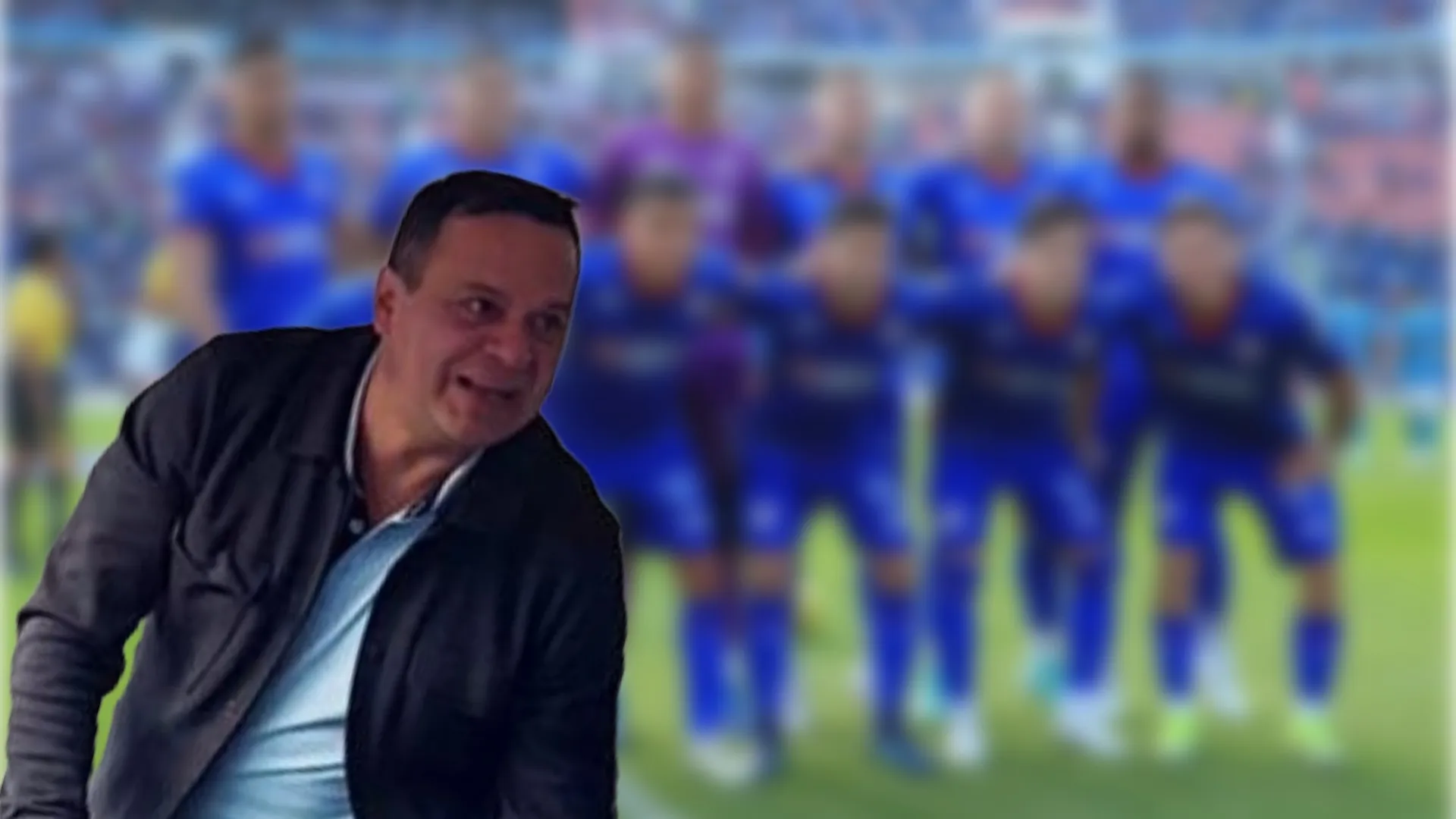 Víctor Velázquez, presidente de Cruz Azul, está presente en el Estadio Azul