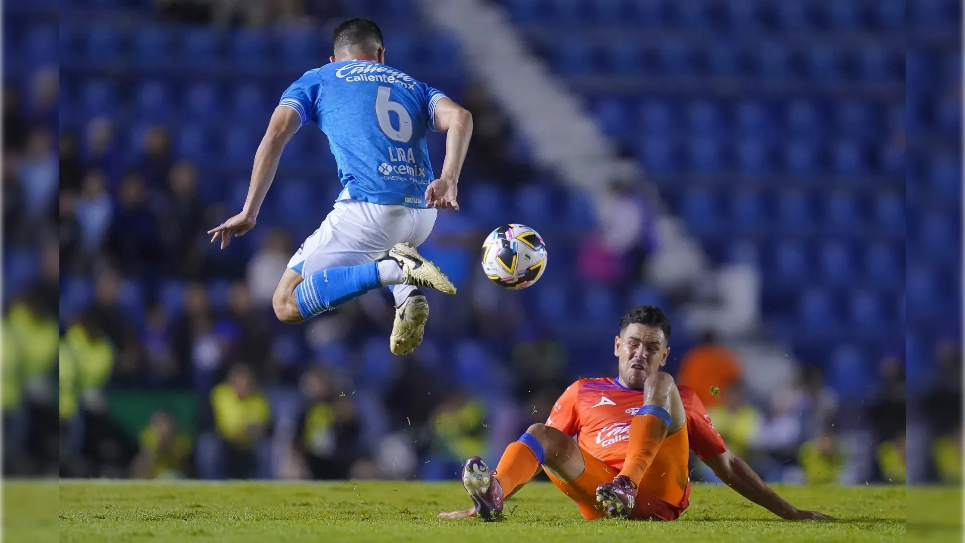 ¿Se gana su continuidad? Cruz Azul destaca el desempeño de Erik Lira vs. Mazatlán