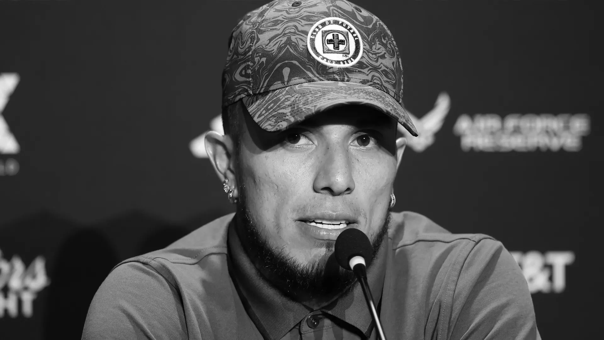 Carlos Salcedo se viene abajo: llega a su valor más bajo y no cuenta para Martín Anselmi