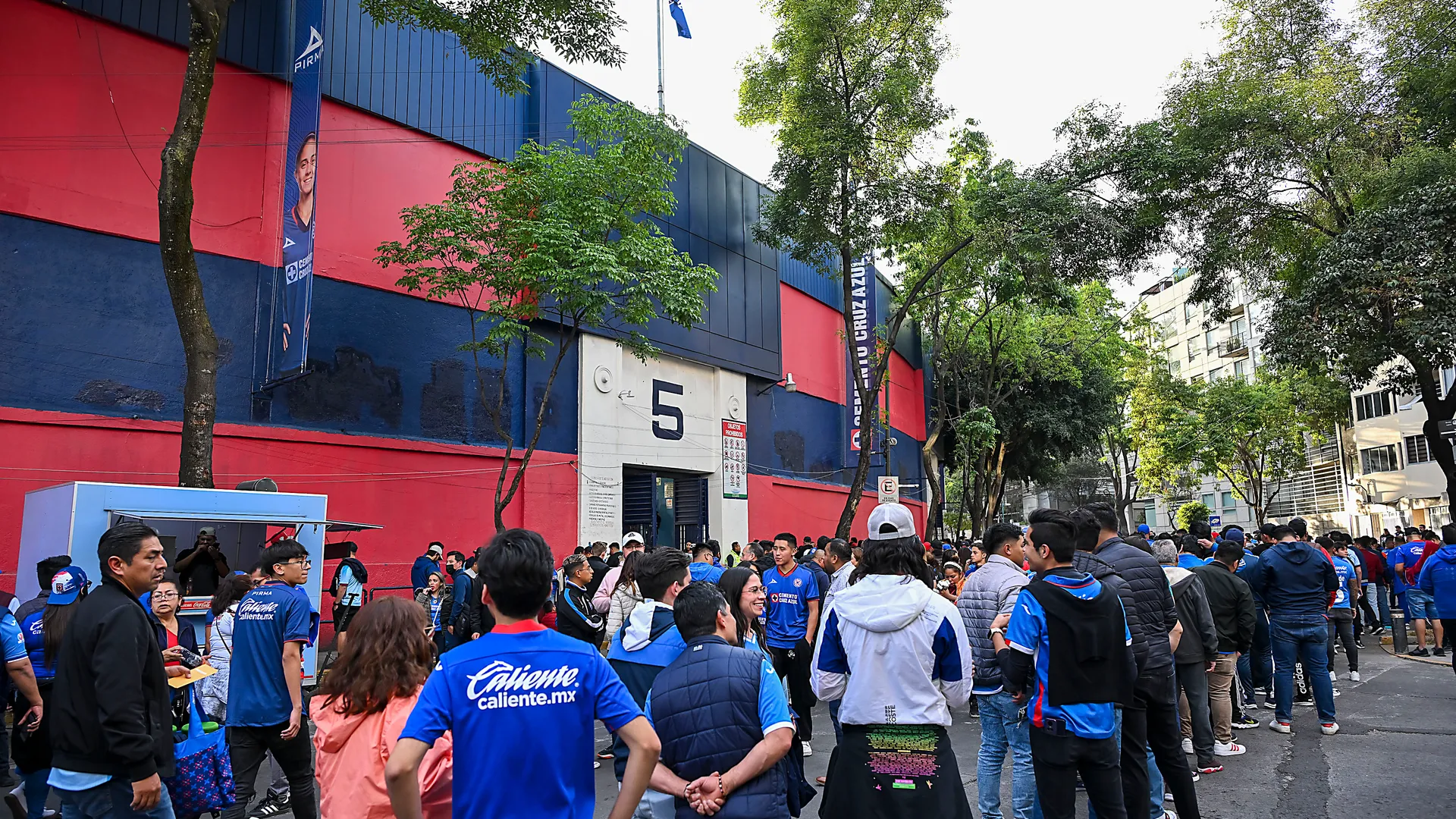 "Cobran como si hubiéramos ganado": Afición de Cruz Azul explota por el precio de boletos