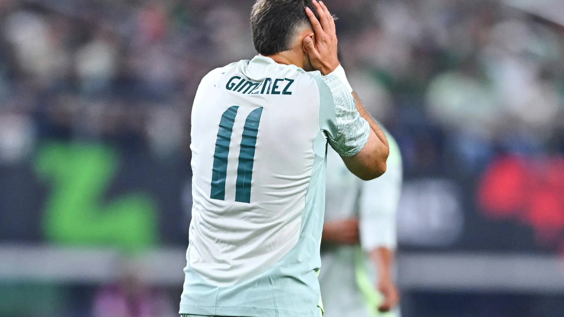 El AC Milán ofertó por Santiago Giménez en el último día de mercado: el Feyenoord no daba crédito