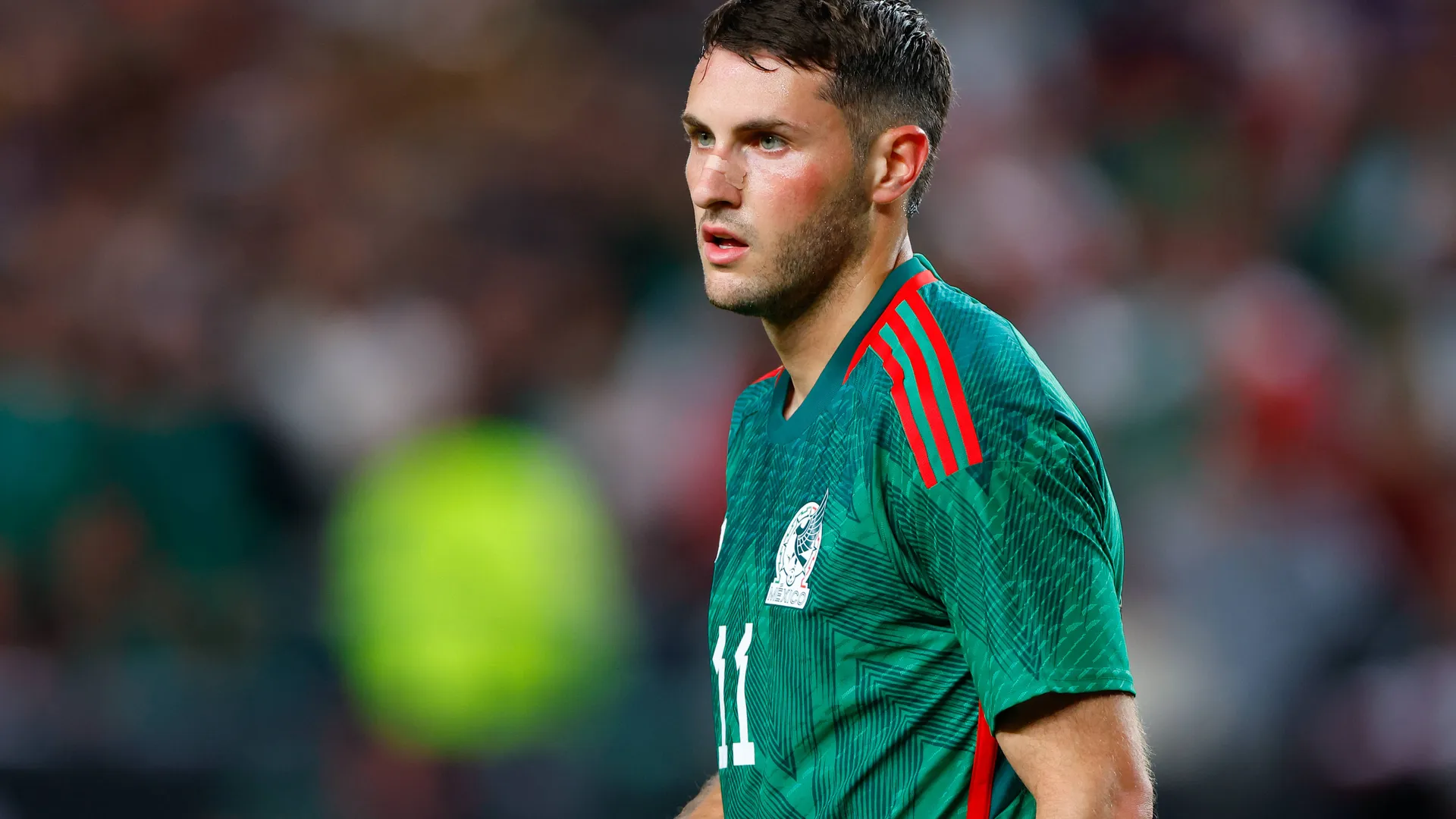 Santiago Giménez no pasa por su mejor momento