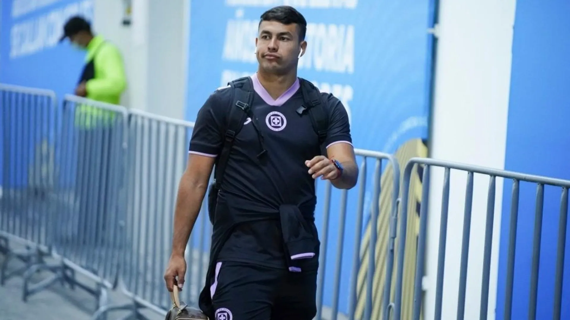 Afición de Colo Colo pide la vuelta de Iván Morales y los de Cruz Azul ni se inmutan