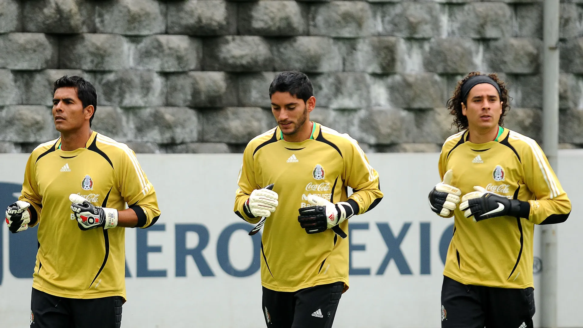 Ex Cruz Azul: Jesús Corona sí tuvo enfrentamiento con Memo Ochoa en la Selección mexicana