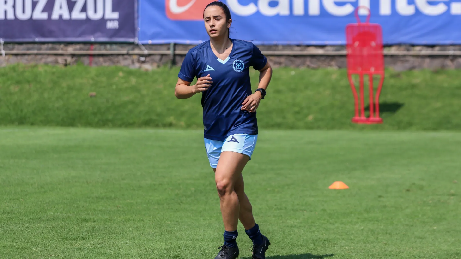 Cruz Azul femenil presenta a Catalina Estrada como refuerzo para el Apertura 2023