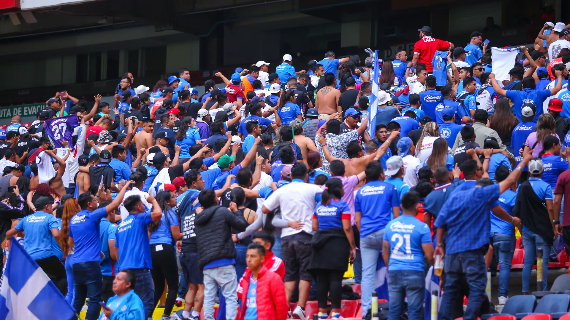 Letra completa de "Azul, mi buen amigo", la canción que retumba en el Estadio Azteca