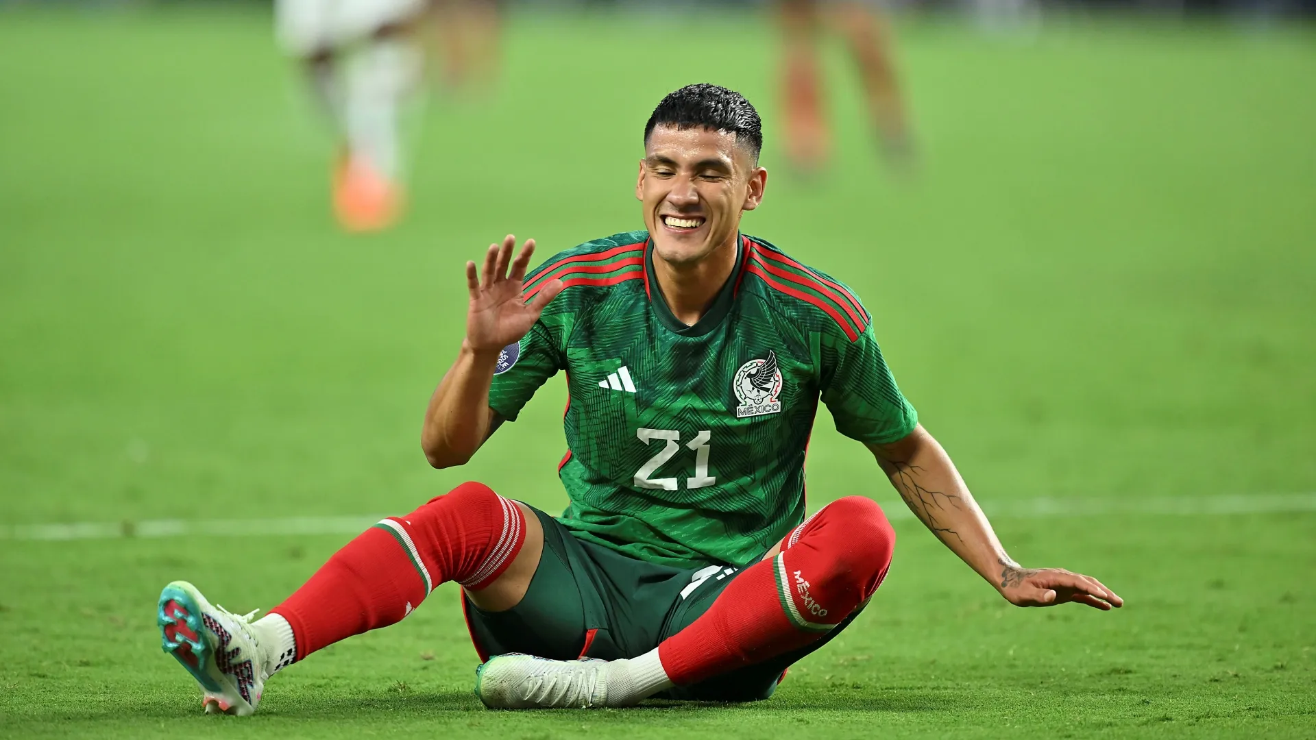 Uriel Antuna respondió a los abucheos de la afición.