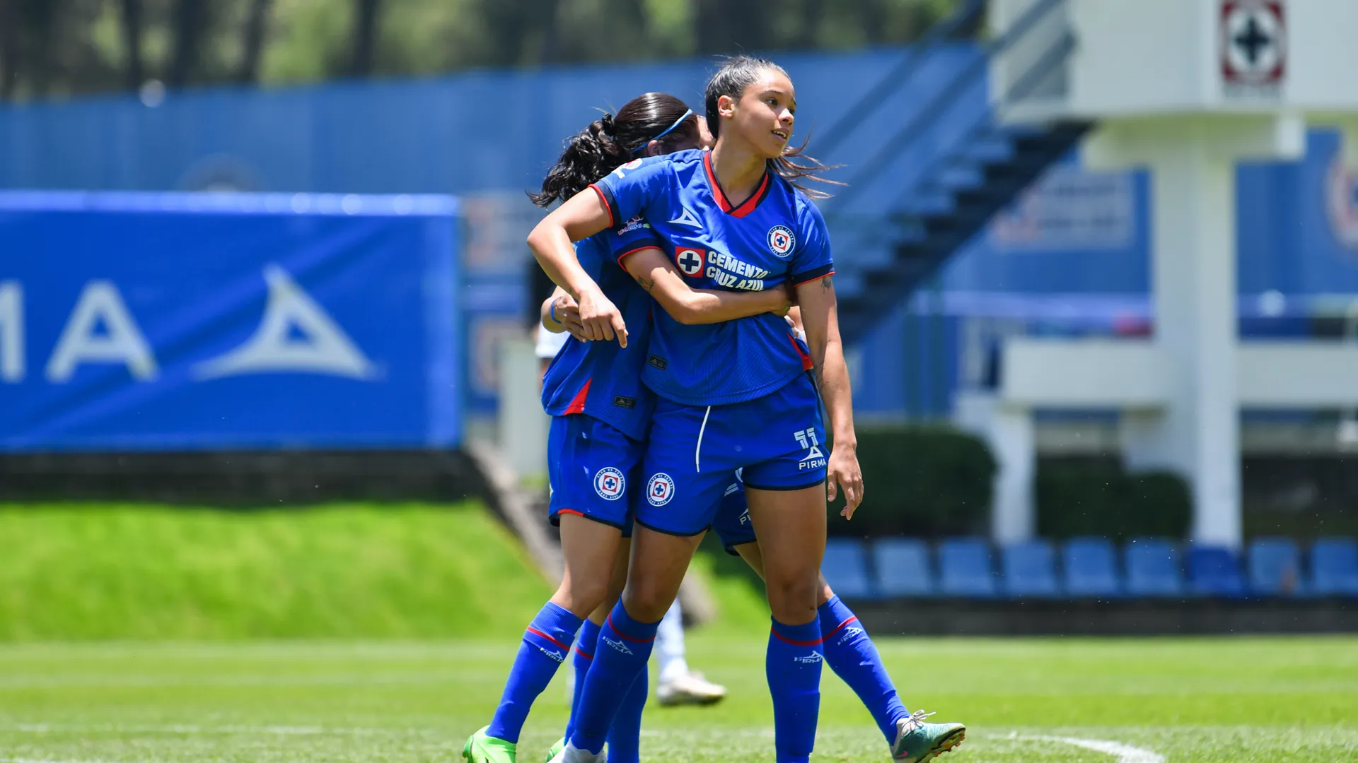 ¡Cruz Azul baila zamba! La brasileña Erica Gomes firma doblete con todo y golazo: el video