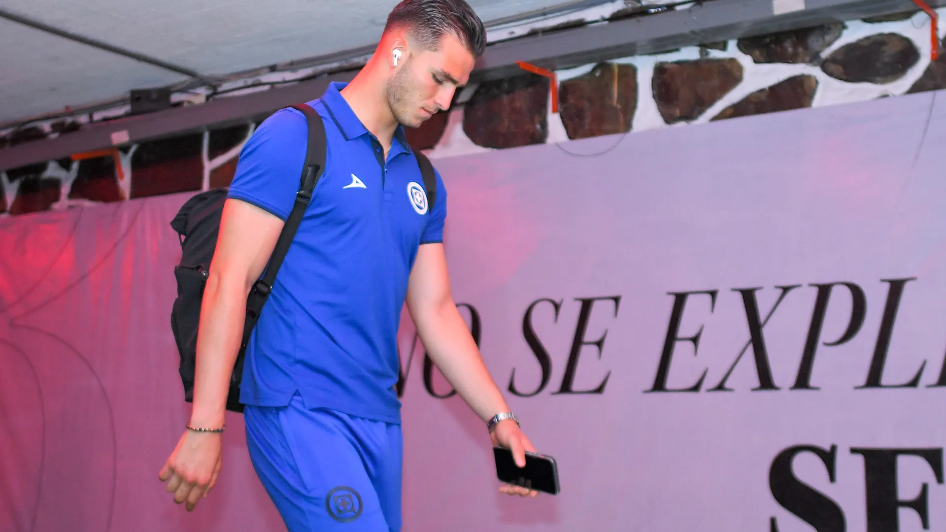 Paciencia CERO: Afición de Cruz Azul se ensaña con Sebastián Jurado y pide a Gudiño como titular