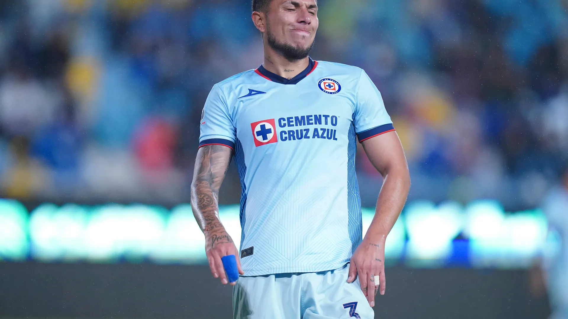 Carlos Salcedo no estará en el Cruz Azul vs. Pumas