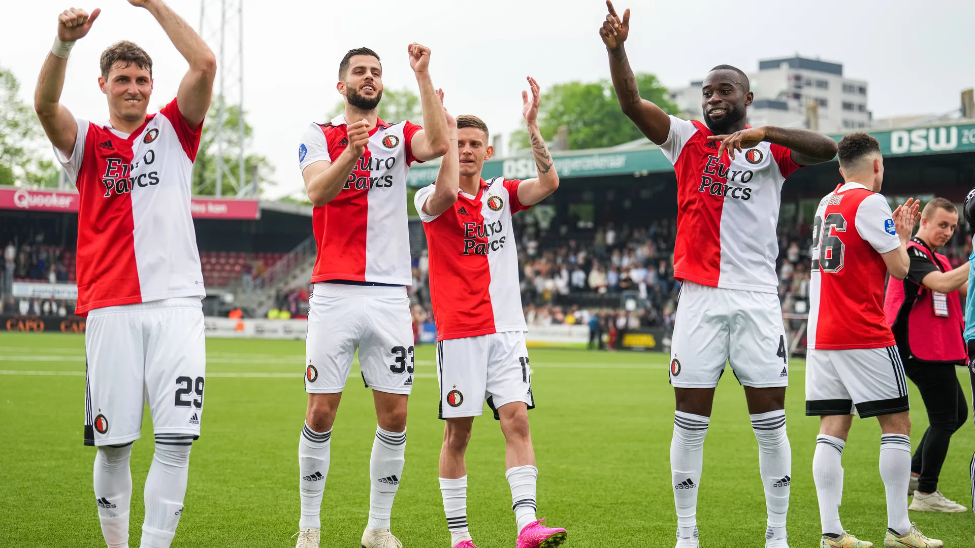 Ex Cruz Azul: El Feyenoord acaricia el título gracias a un Santiago Giménez histórico