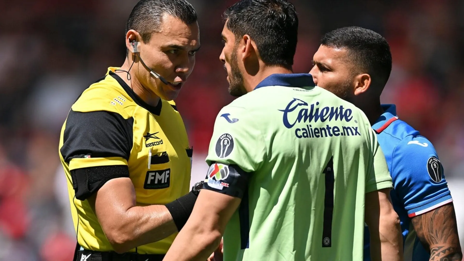 ¿La traía contra el capitán de Cruz Azul? Filtran qué le dijo Jesús Corona al árbitro tras ser expulsado