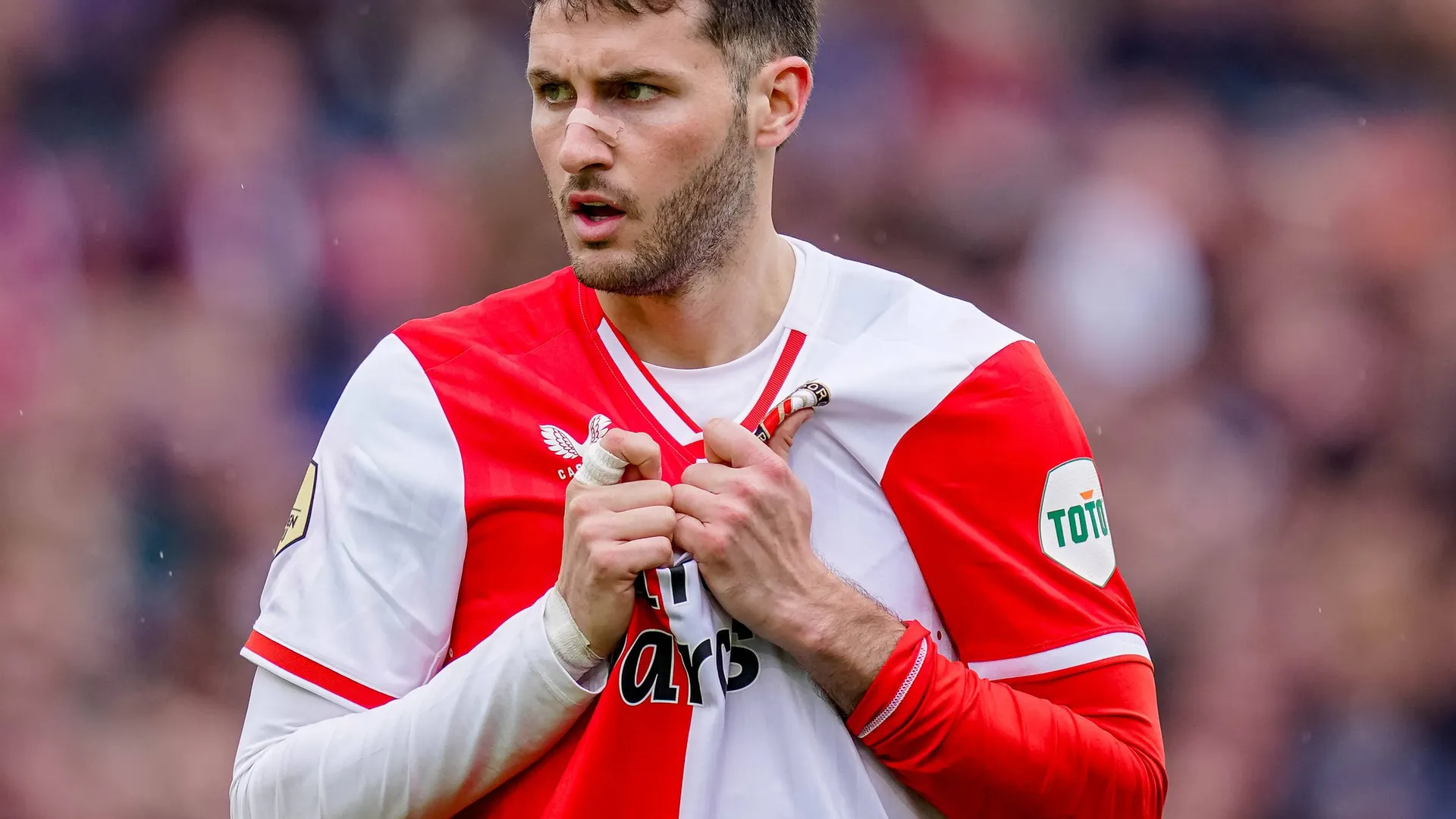 ¿Qué necesita Santi Giménez para ser campeón con Feyenoord en la Eredivisie?