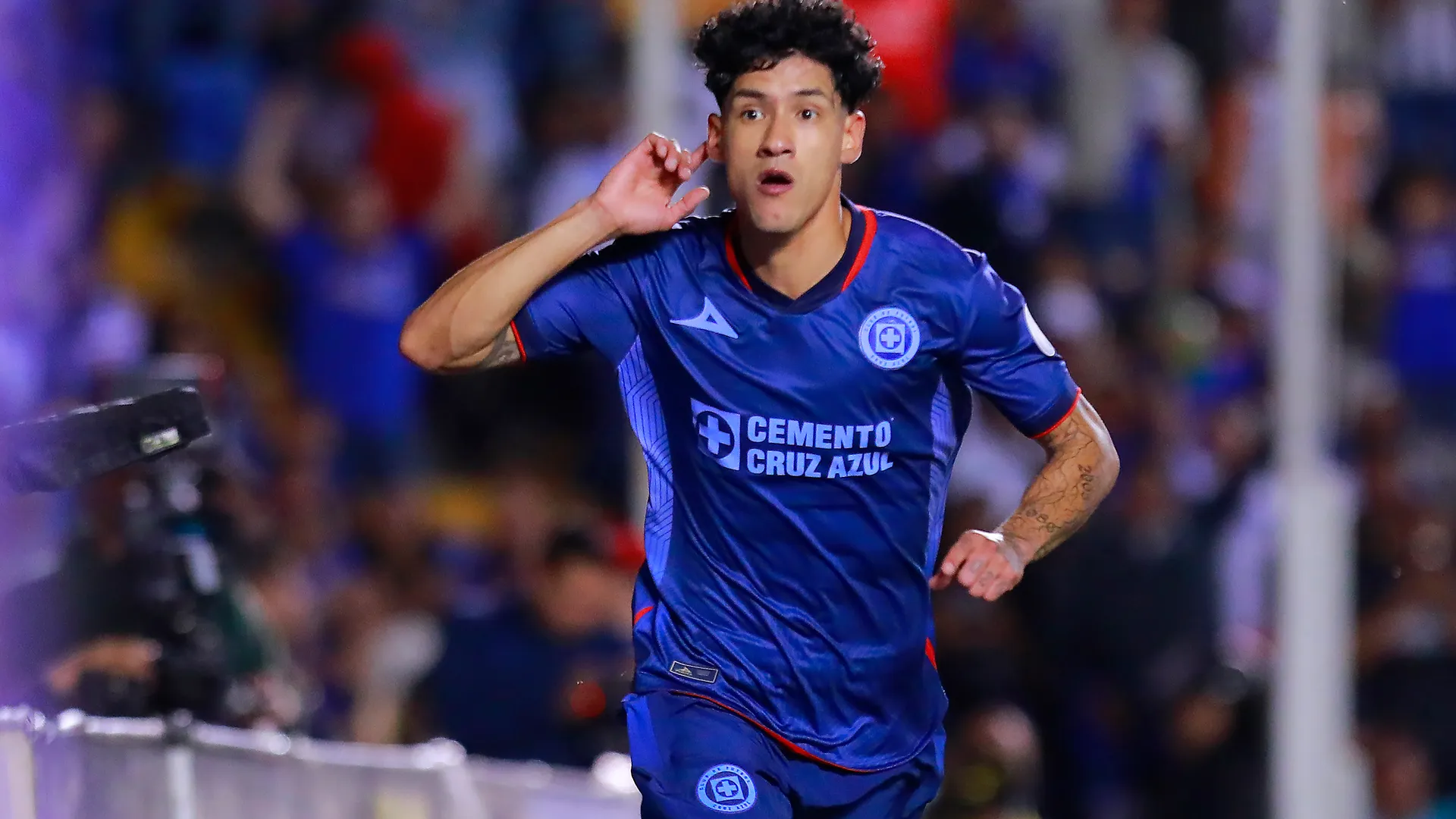 ¿Hasta cuándo tiene contrato Uriel Antuna con Cruz Azul?