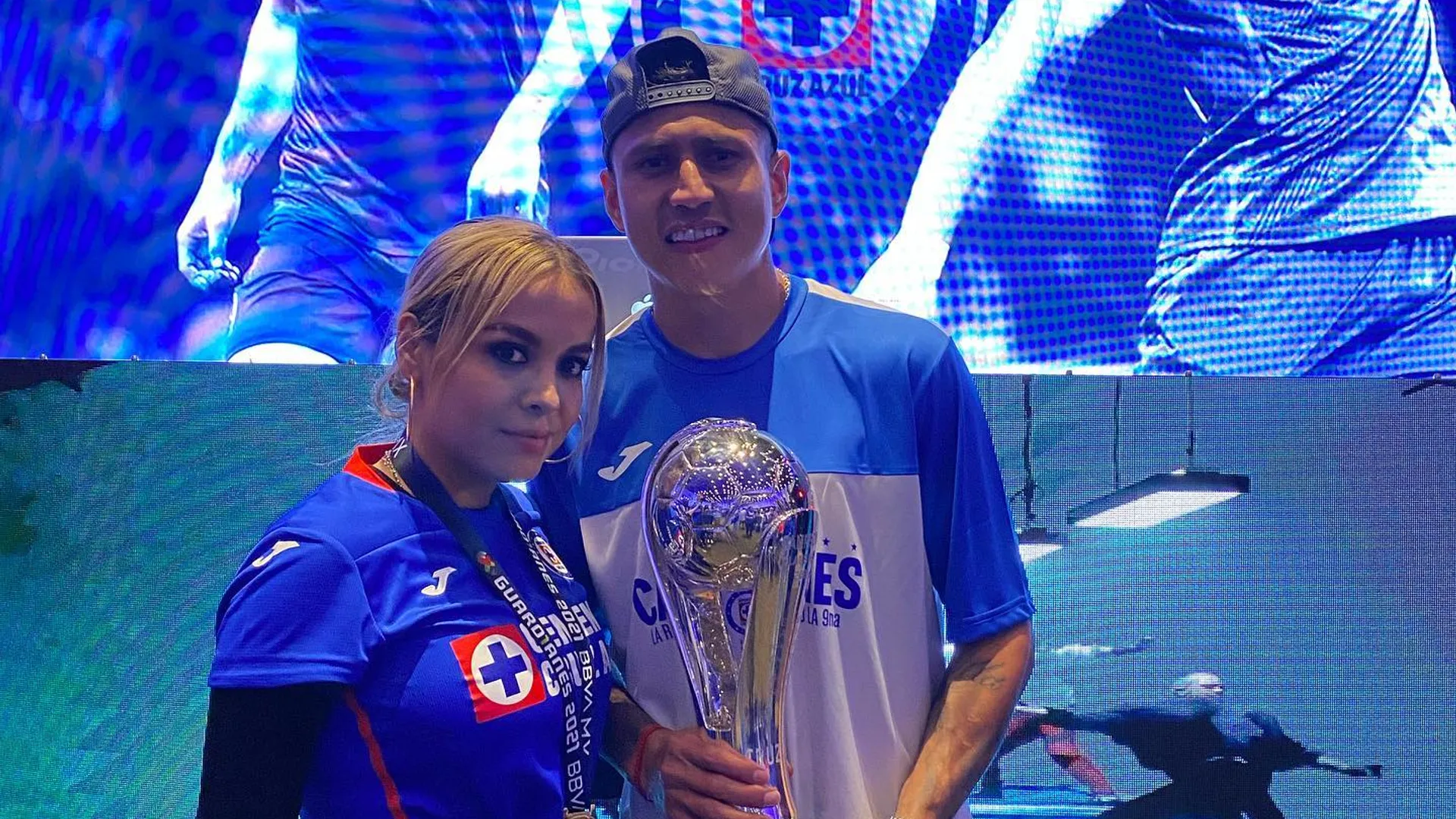 Reaparece esposa del Cata Domínguez en festejo de esposas de Cruz Azul