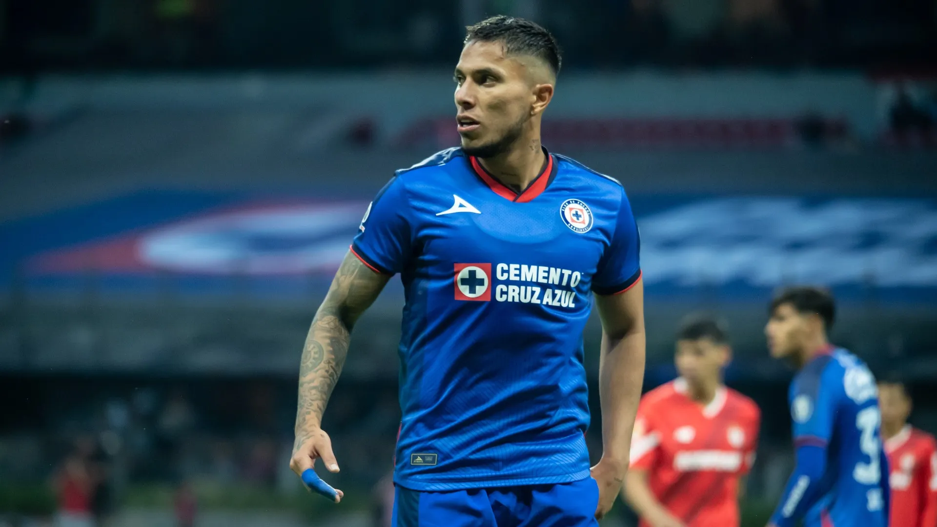 Destacan liderazgo de Carlos Salcedo en Cruz Azul