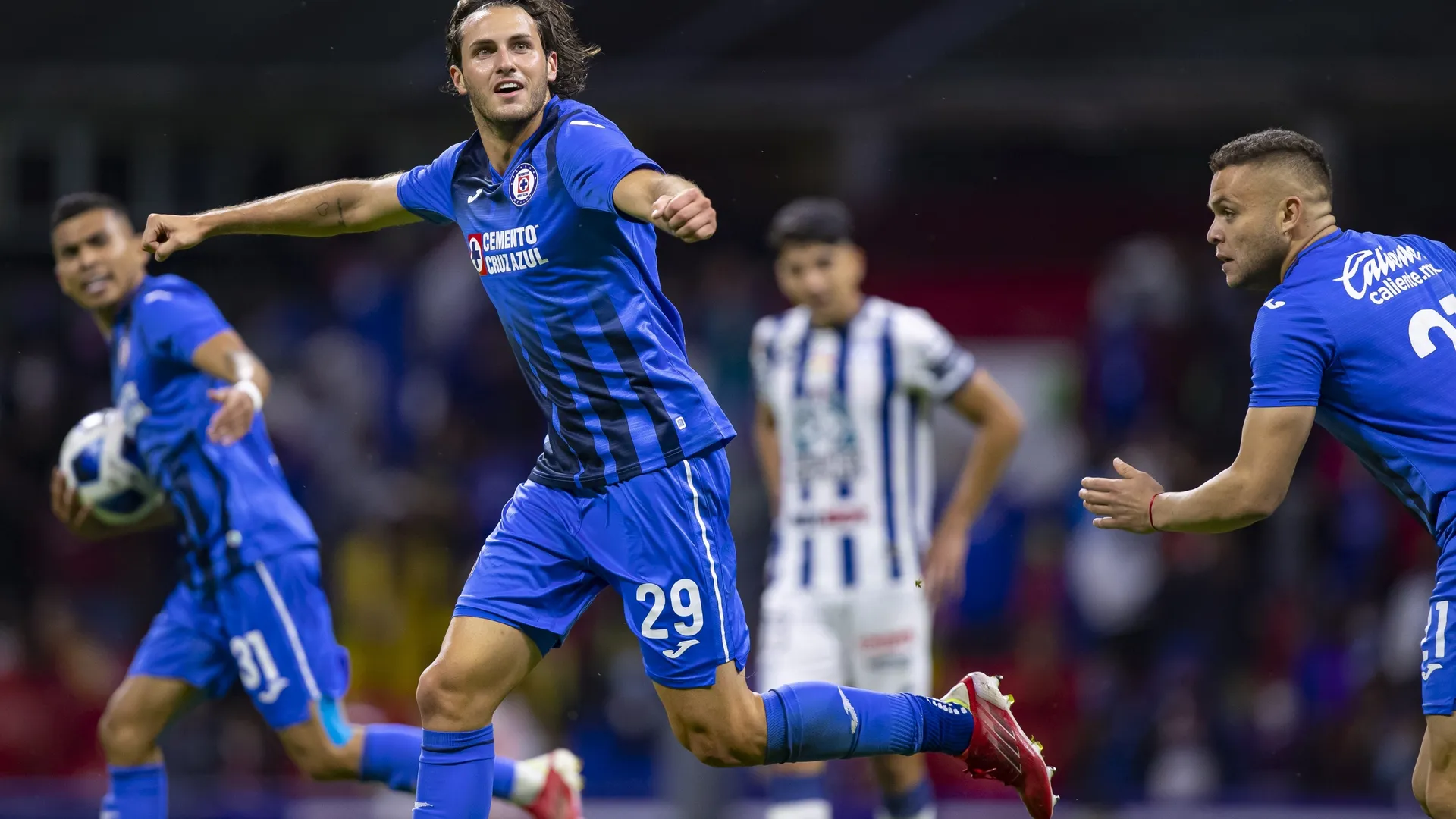 Santiago Giménez y Orbelin Pineda