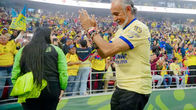 El DT de Cruz Azul Femenil causó polémica por vestirse del América.