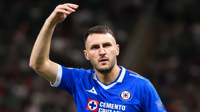 Aficionados de Cruz Azul hablan de un posible regreso de Santi Giménez.