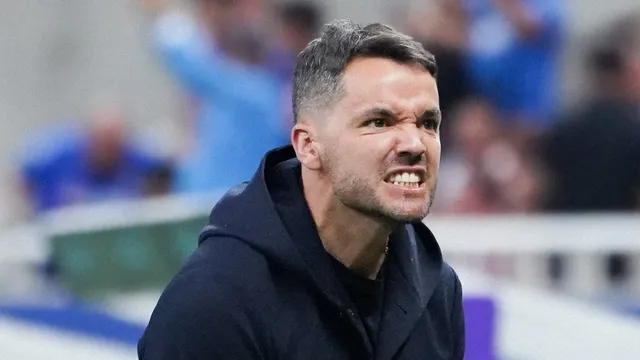 Nicolás Larcamón prepara a Cruz Azul para enfrentar a Querétaro.