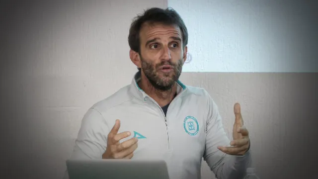 Iván Alonso expuso el modelo de trabajo que lleva adelante Cruz Azul en los mercados de fichajes.