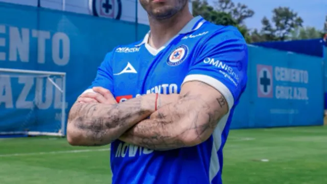 Cruz Azul presenta oficialmente a Alan Mozo y solo un jugador del plantel le dio la bienvenida