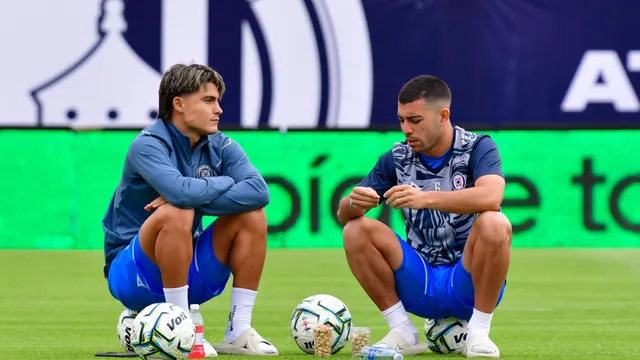 Insólito: Se traba la venta de Erik Lira de Cruz Azul tras una noticia histórica para el jugador