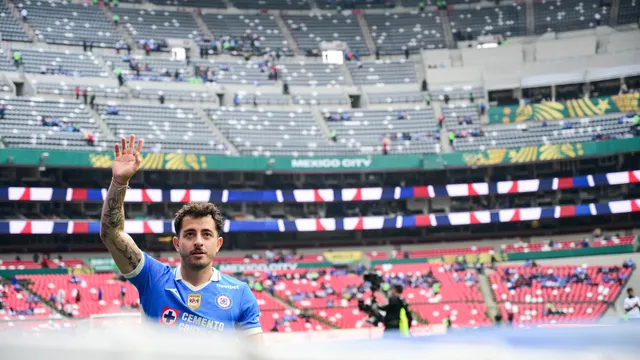 No se vio en TV: El ritual de Alan Mozo antes de debutar con Cruz Azul que se robó las miradas