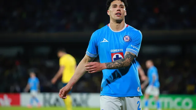 Jorge Sánchez salió de cambio en la final de Copa Oro por molestias.