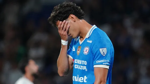 Mala noche para el ex defensor de Chivas de Guadalajara.