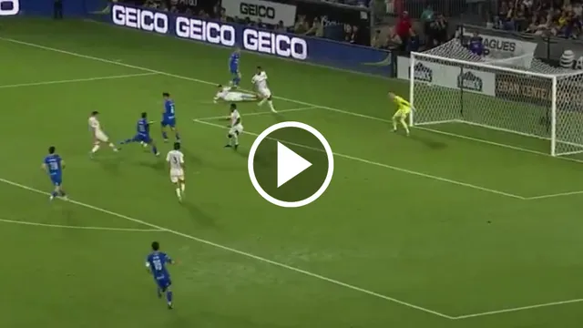 Carlos Rodríguez y el 1-0 para Cruz Azul ante LA Galaxy.