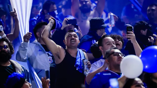 La afición de Cruz Azul ha tenido que adaptarse a las constantes mudanzas de "casa".