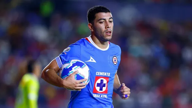 Erik Lira reveló detalles de su renovación con Cruz Azul