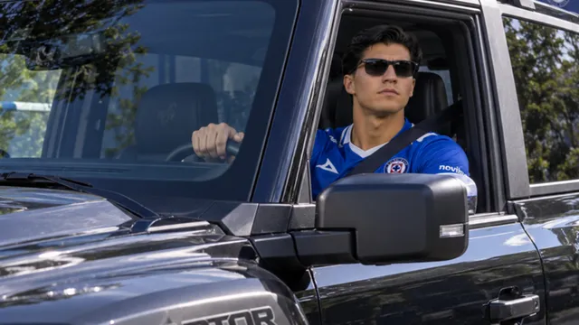 Lujo sobre ruedas: así es la impresionante camioneta con la que Ralph Orquin llegó a Cruz Azul